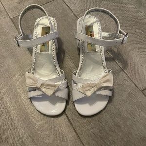 Girls formal sandals size 2/ Easter sandals shoes/ holiday sandals